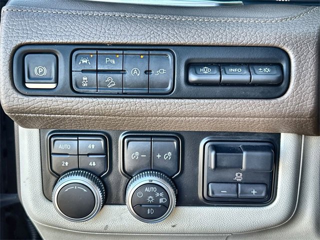 Used 2021 GMC Yukon Denali w/ Denali Premium Package image 39