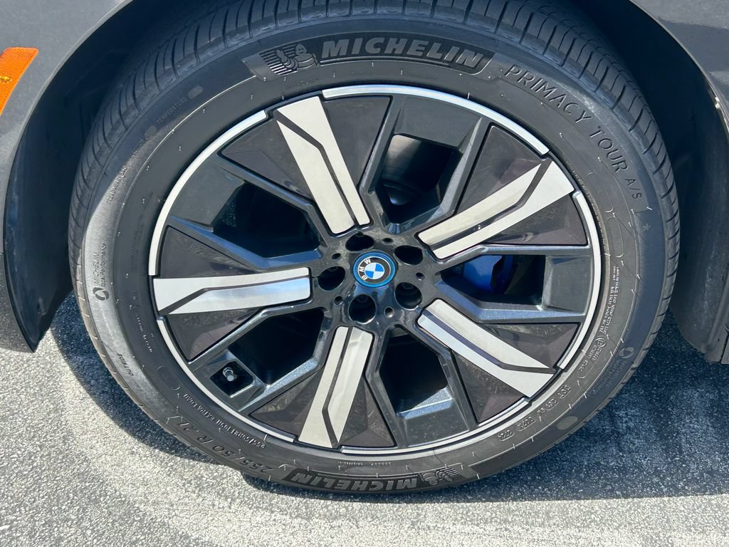 Used 2024 BMW iX xDrive50 w/ Sport Package AWD/4WD image 9