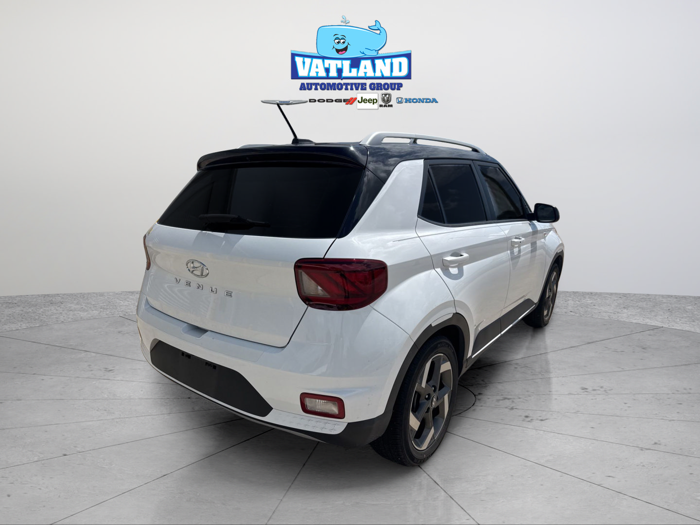 Used 2023 Hyundai Venue Limited FWD image 11