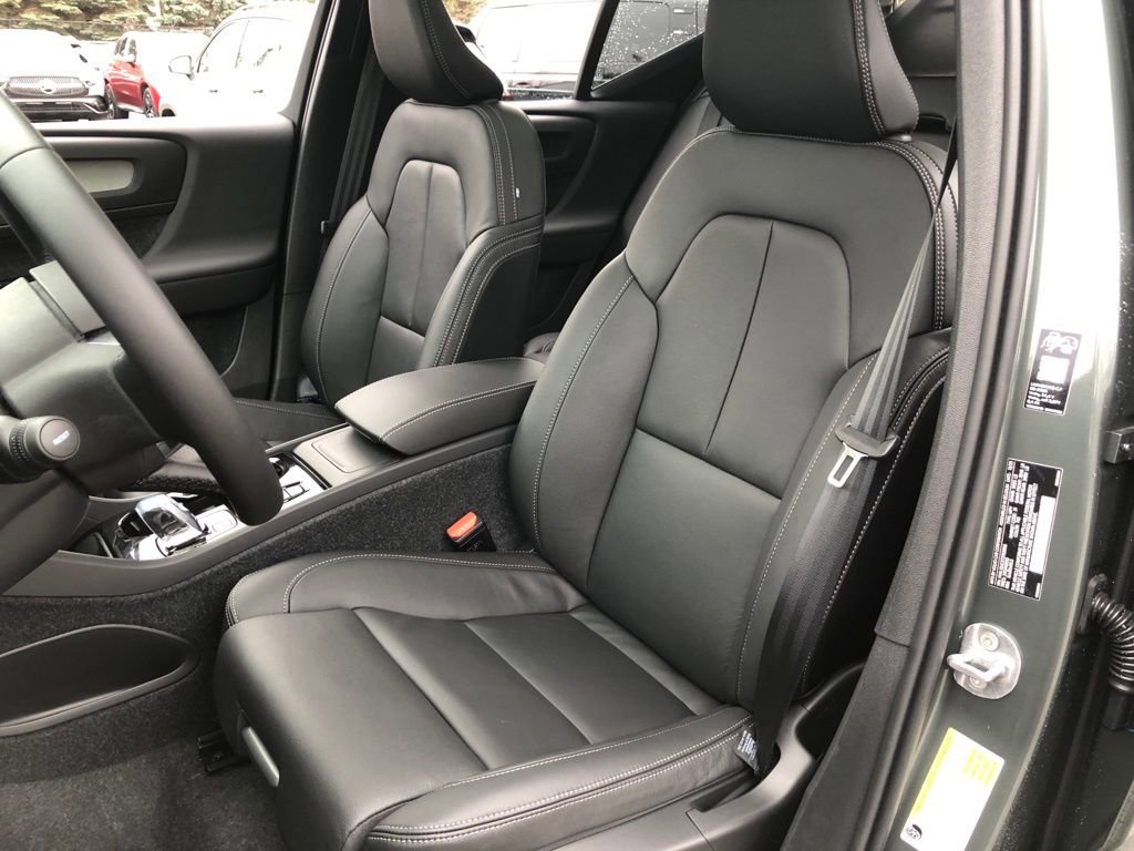 New 2026 Volvo XC40 B5 Plus w/ Protection Package Premier AWD/4WD image 32