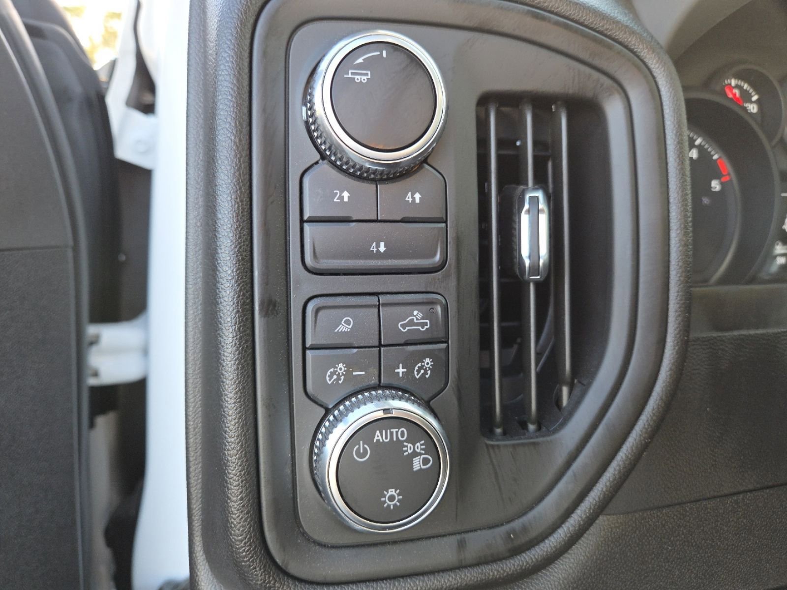 Used 2025 GMC Sierra 3500 Pro w/ Convenience Package image 5