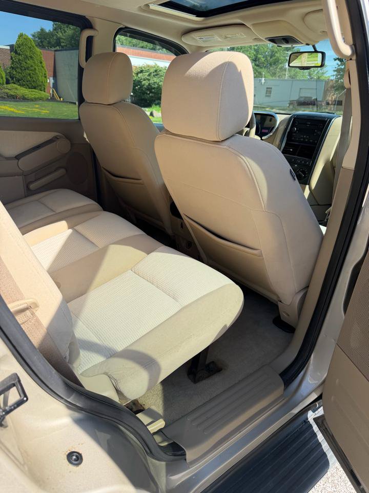 Used 2007 Ford Explorer XLT AWD/4WD image 11