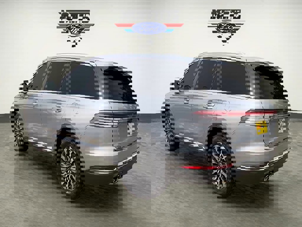 Used 2023 Lincoln Aviator Reserve image 3