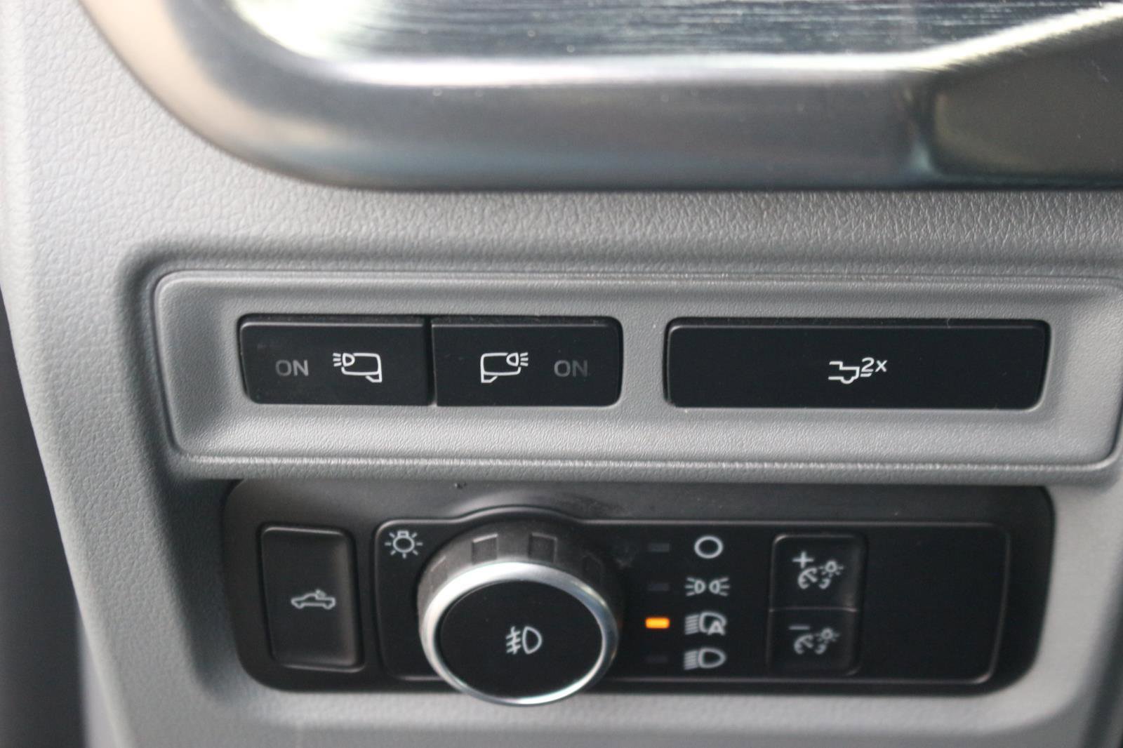 Used 2023 Ford F150 Lariat image 31