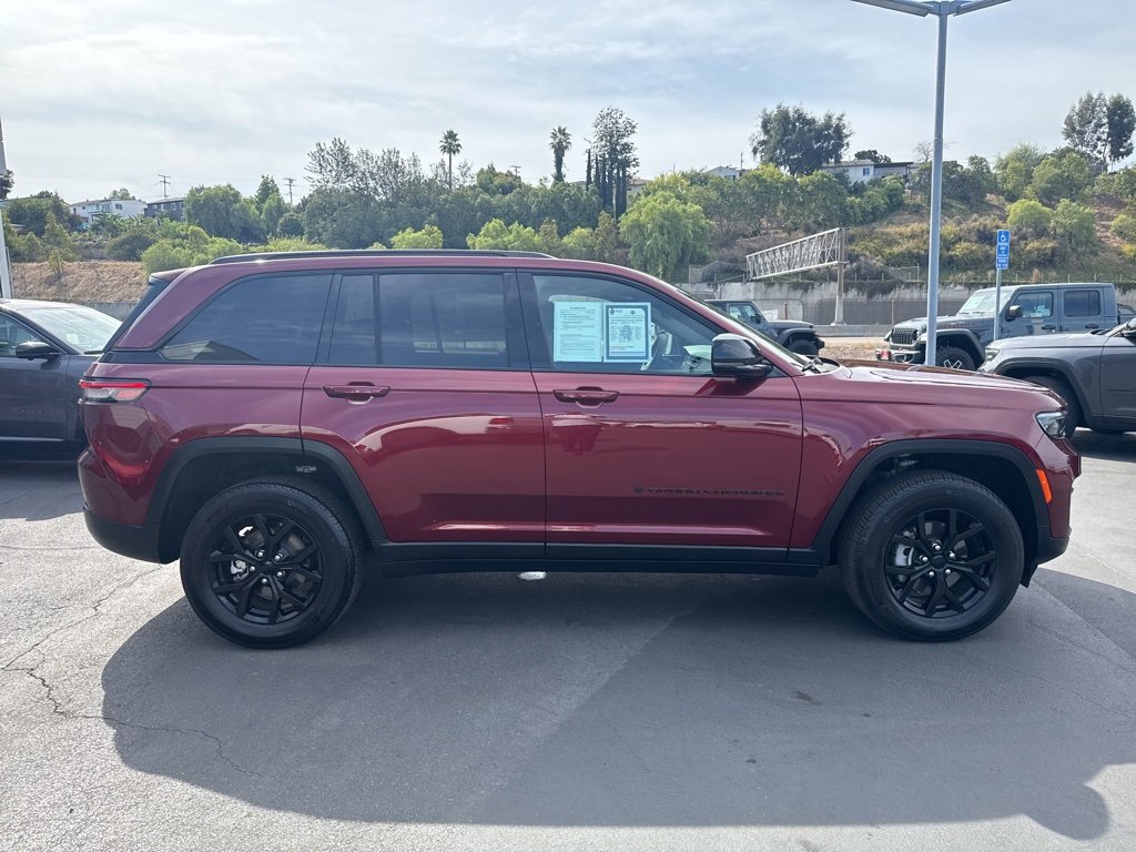 Certified 2024 Jeep Grand Cherokee Altitude image 9