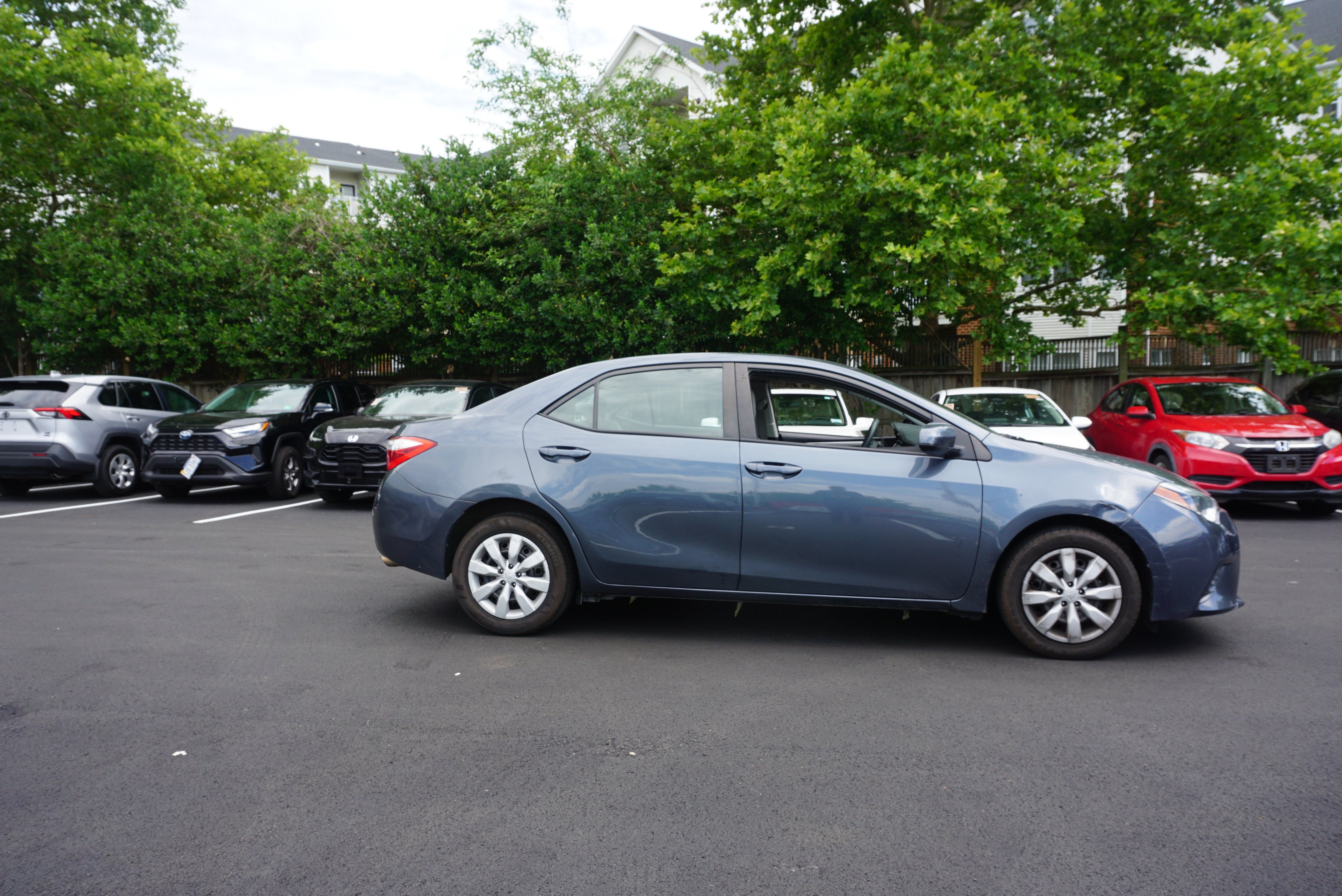 Used 2015 Toyota Corolla LE FWD image 3