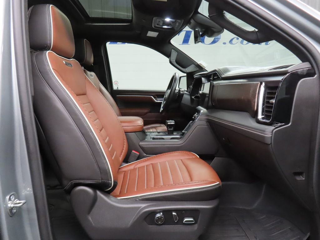 Used 2026 GMC Sierra 1500 Denali Ultimate w/ LPO, Black Badging Package AWD/4WD image 32