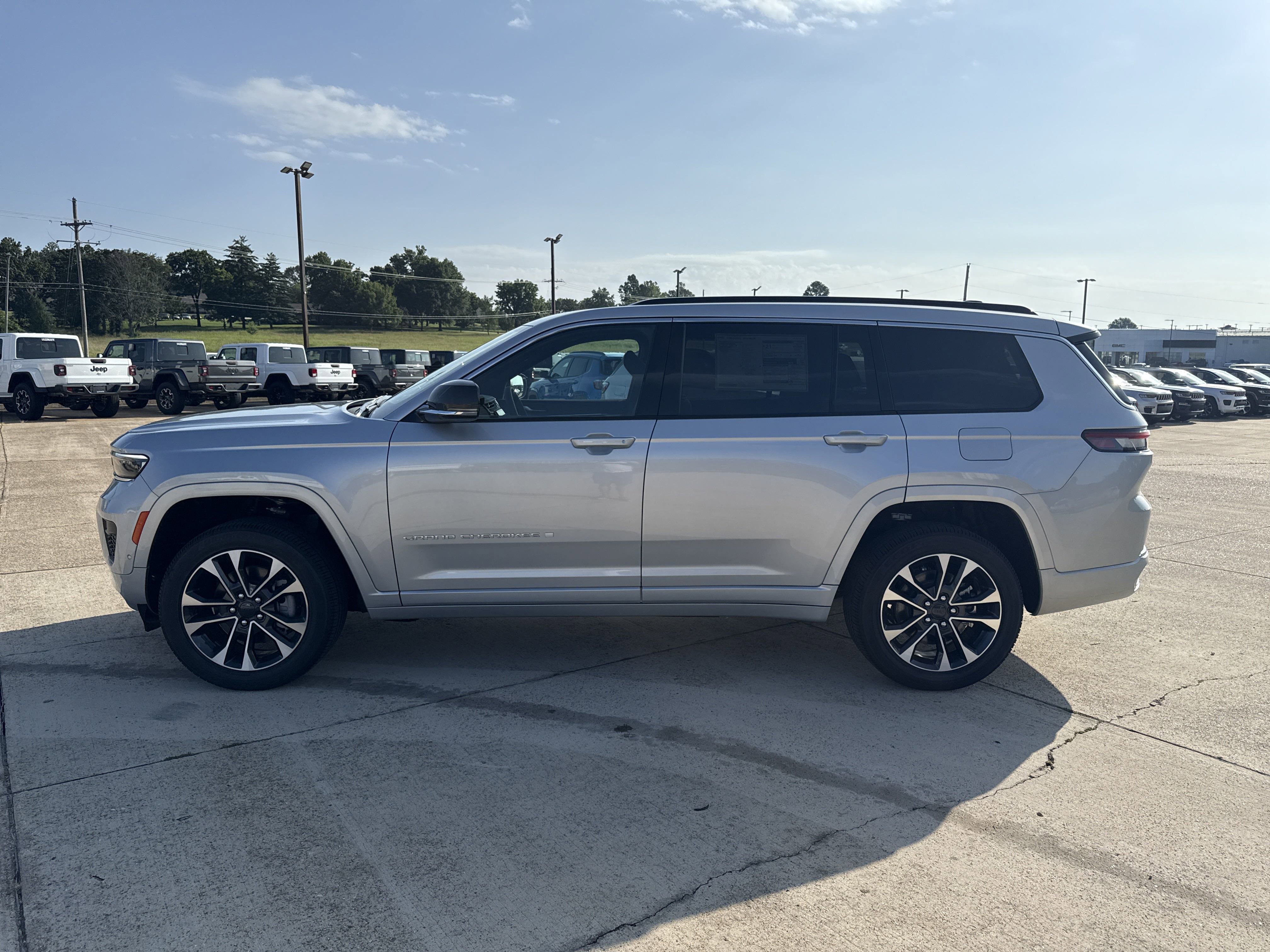 New 2025 Jeep Grand Cherokee L Overland w/ Trailer Tow Package image 4