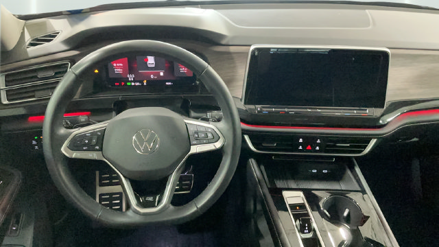 Certified 2026 Volkswagen Atlas SEL Premium R-Line AWD/4WD image 10