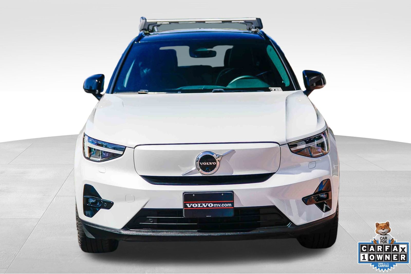 Used 2023 Volvo XC40 Recharge Plus image 2