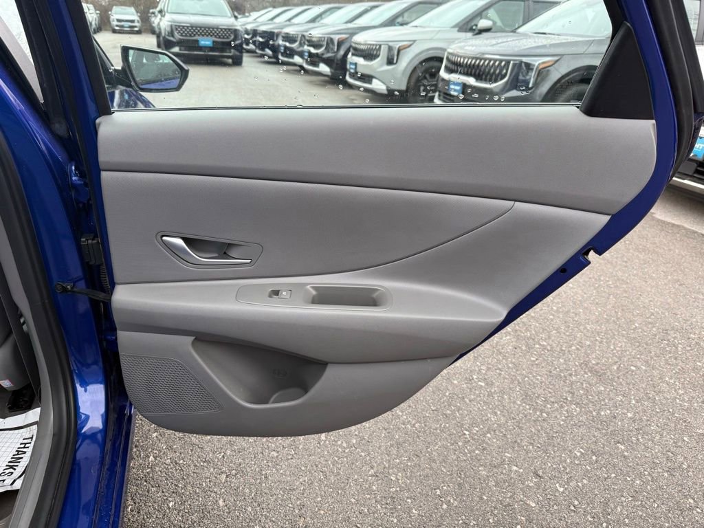 Used 2024 Hyundai Elantra SE image 13