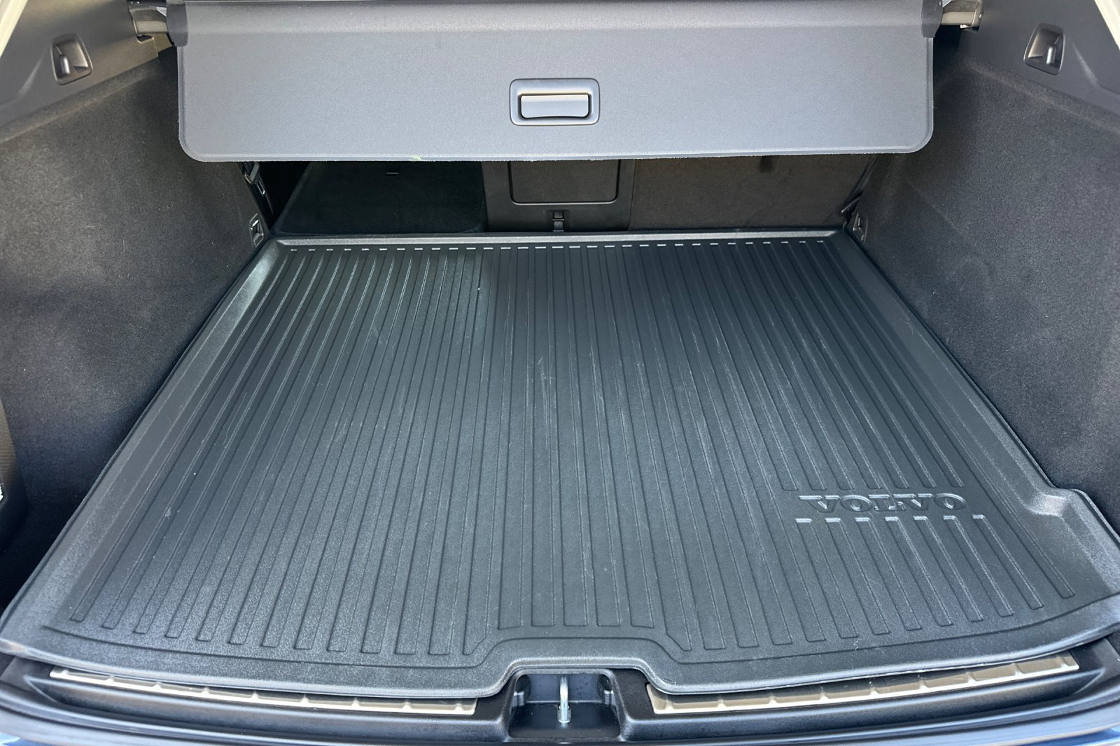 Certified 2023 Volvo XC60 B5 Plus w/ Climate Package FWD image 17