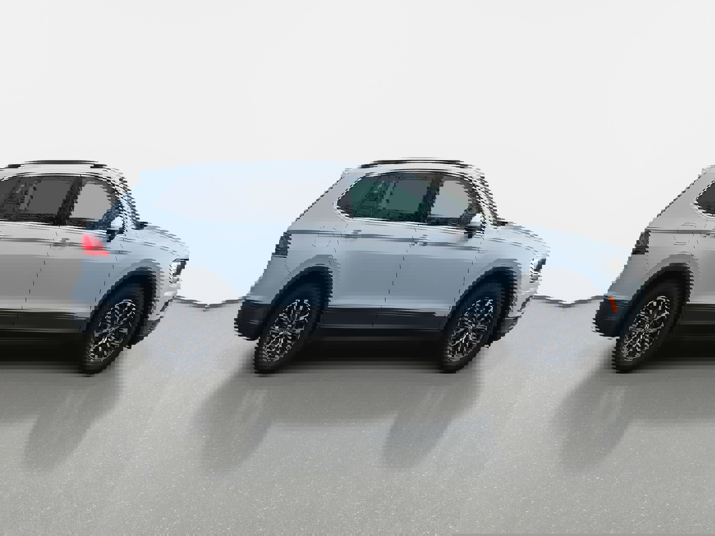 Used 2019 Volkswagen Tiguan SE w/ Panoramic Sunroof Package image 2