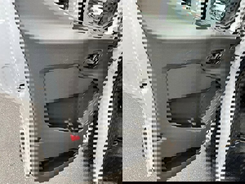 Used 2022 Ford E-Transit 148 High Roof Extended image 14