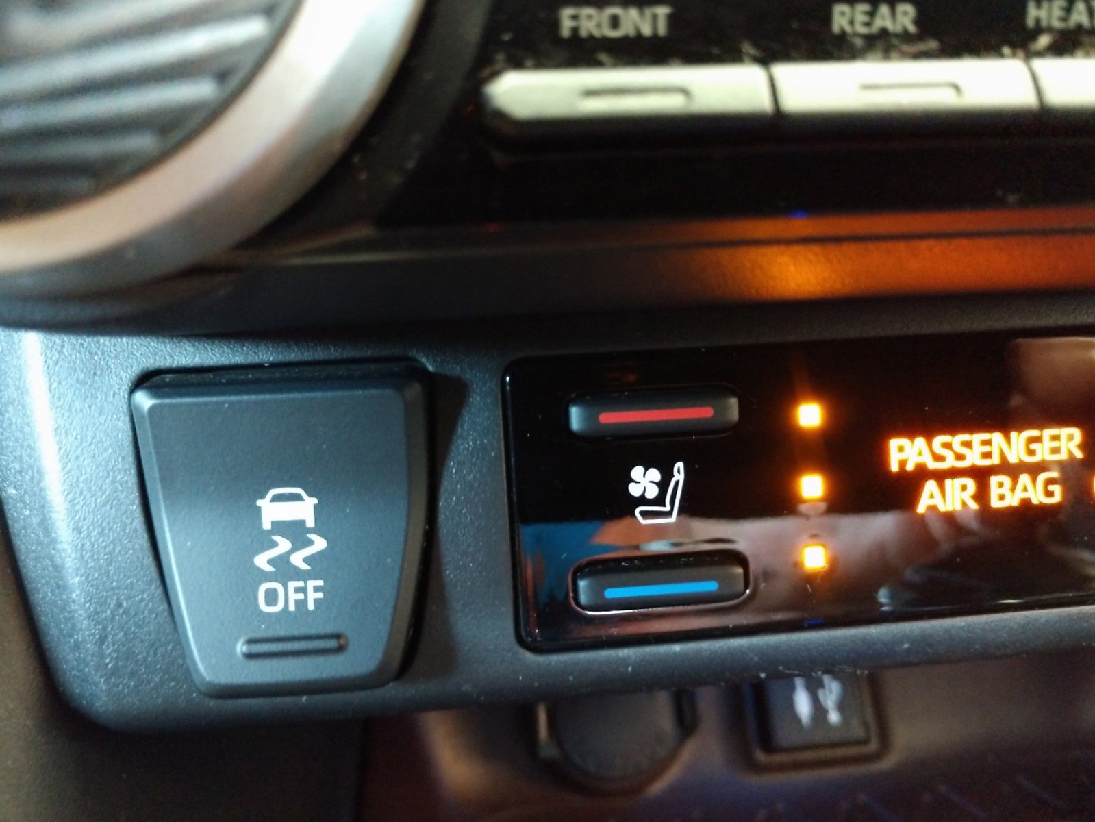 Used 2019 Toyota RAV4 Limited image 23