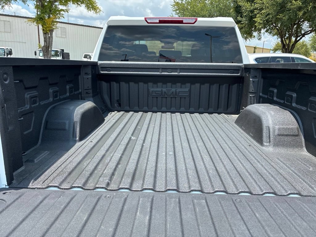 Used 2025 GMC Sierra 1500 SLE w/ X31 Off-Road Package AWD/4WD image 9