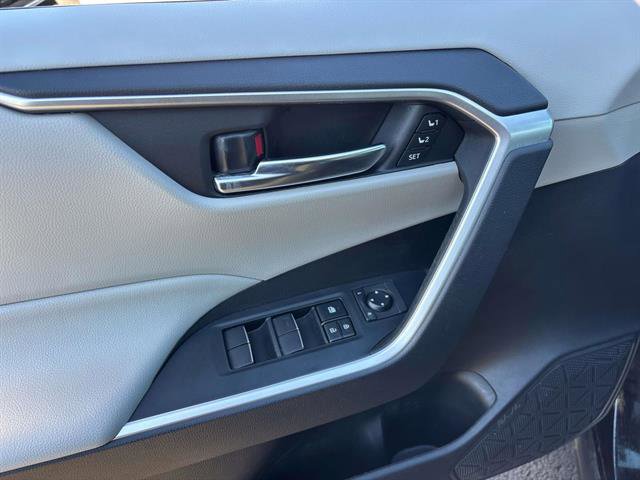 Used 2020 Toyota RAV4 XLE Premium image 14