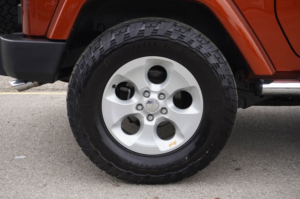 Used 2014 Jeep Wrangler Sahara w/ Dual Top Group image 12