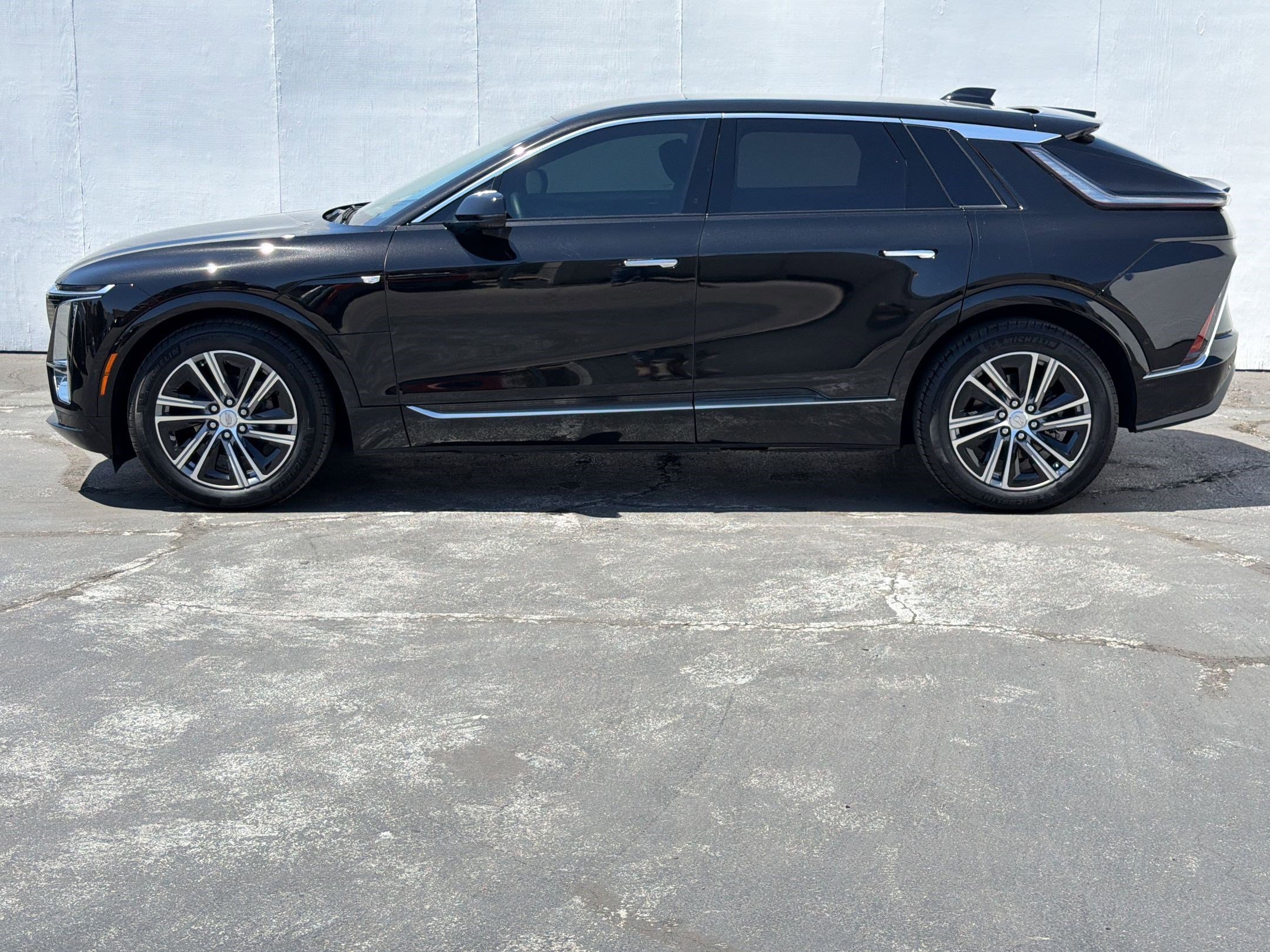 Certified 2024 Cadillac Lyriq Tech w/ Driver Assist Package AWD/4WD image 2
