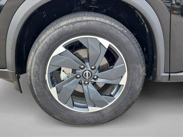 Used 2025 Nissan Rogue SV AWD/4WD image 24