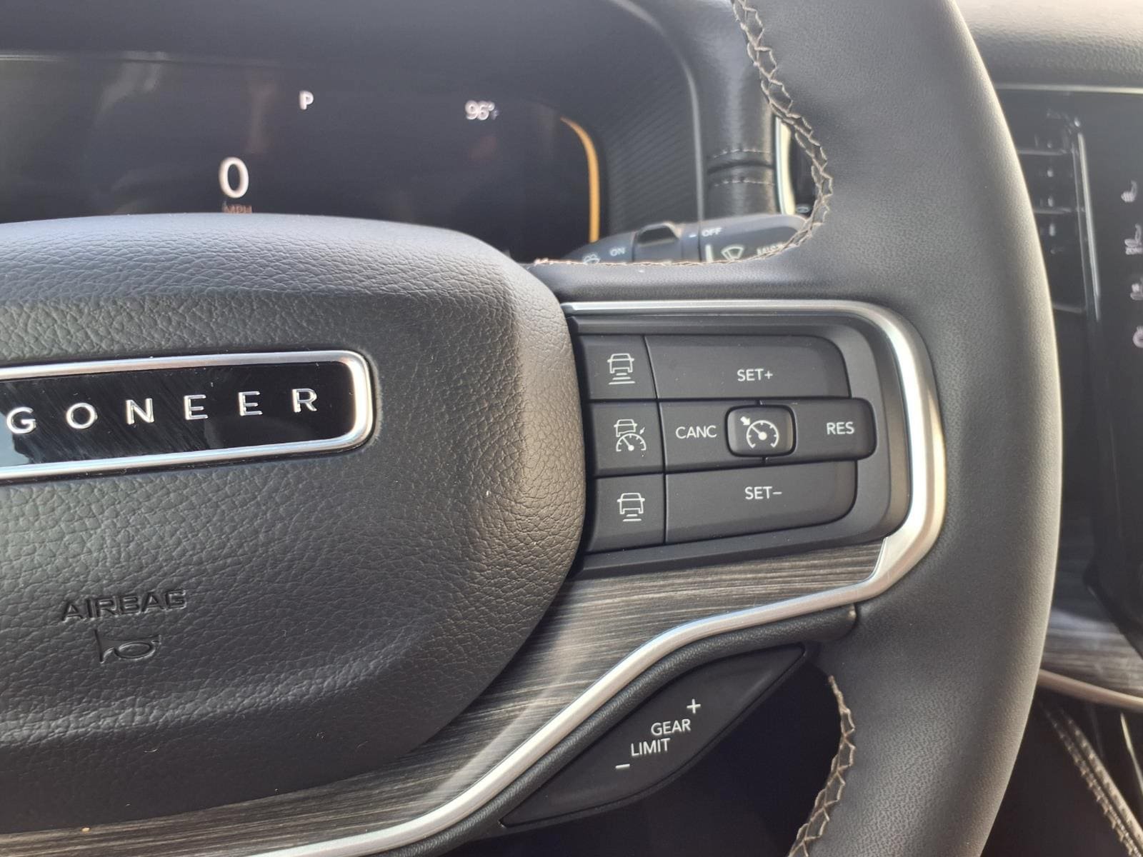 Used 2024 Jeep Wagoneer L Series II w/ Flexible Seating Group RWD image 18