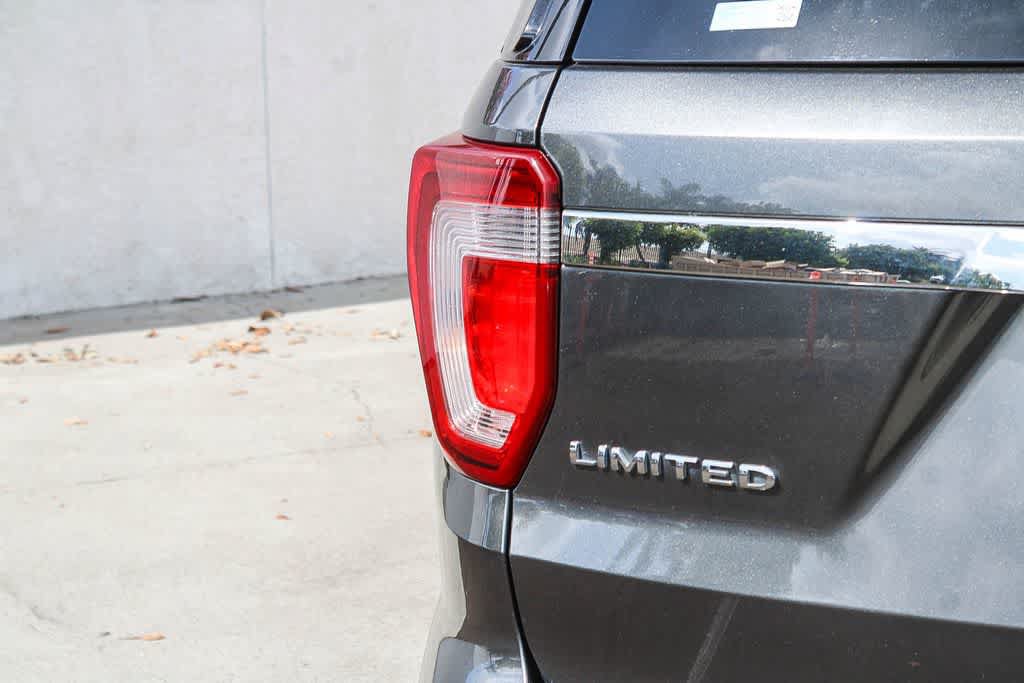 Used 2018 Ford Explorer Limited w/ Equipment Group 301A FWD image 7