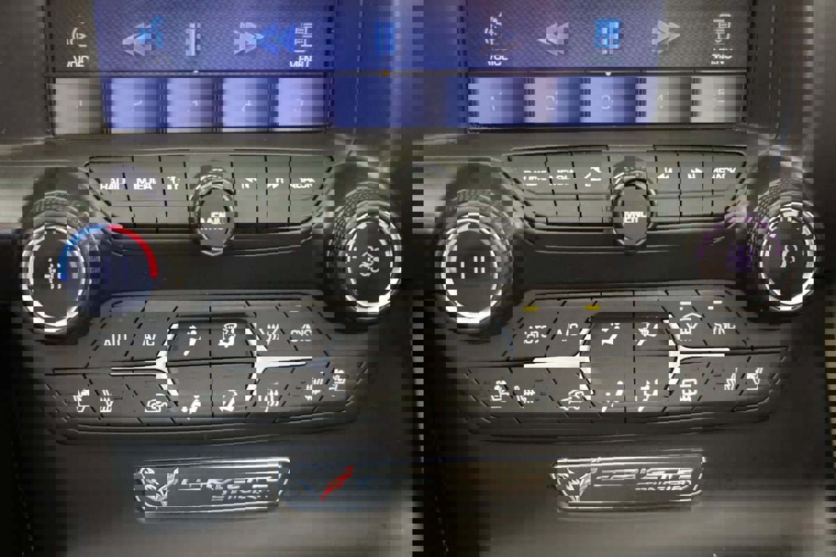 Used 2015 Chevrolet Corvette Stingray Coupe w/ 2LT Preferred Equipment Group image 27