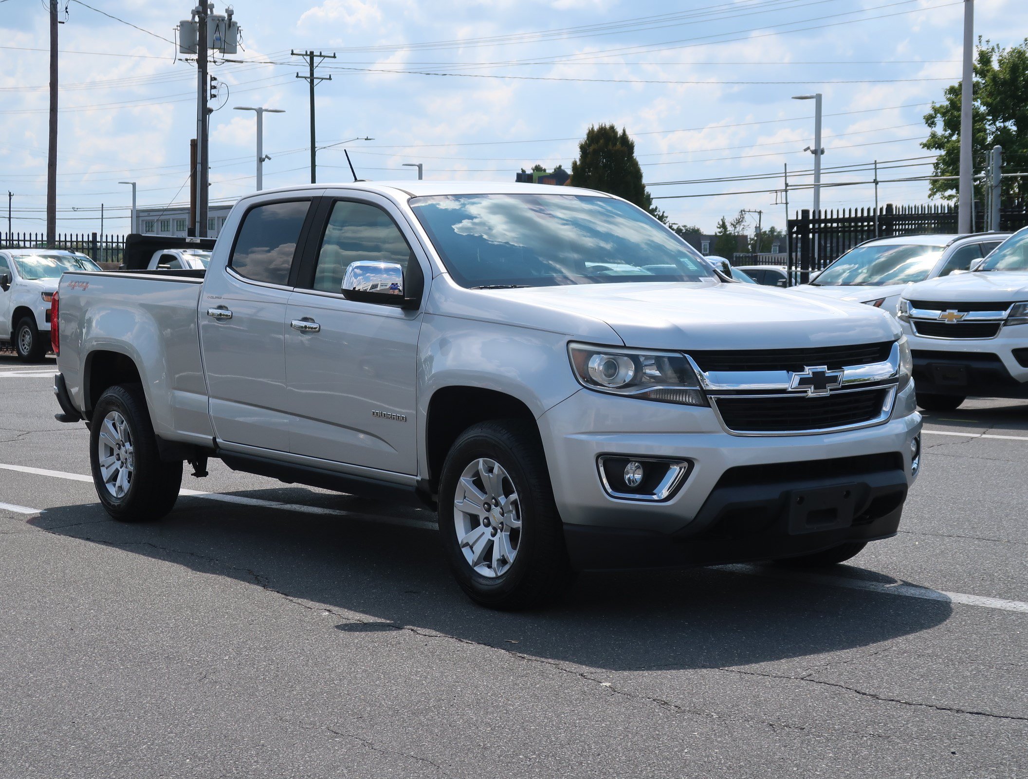 Used 2019 Chevrolet Colorado LT w/ Luxury Package, Chrome AWD/4WD image 2