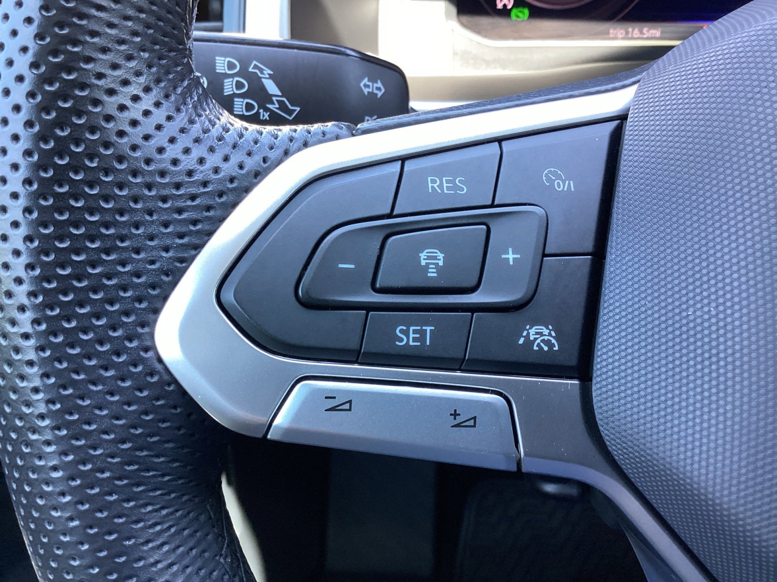 Used 2023 Volkswagen Atlas SEL Premium image 19