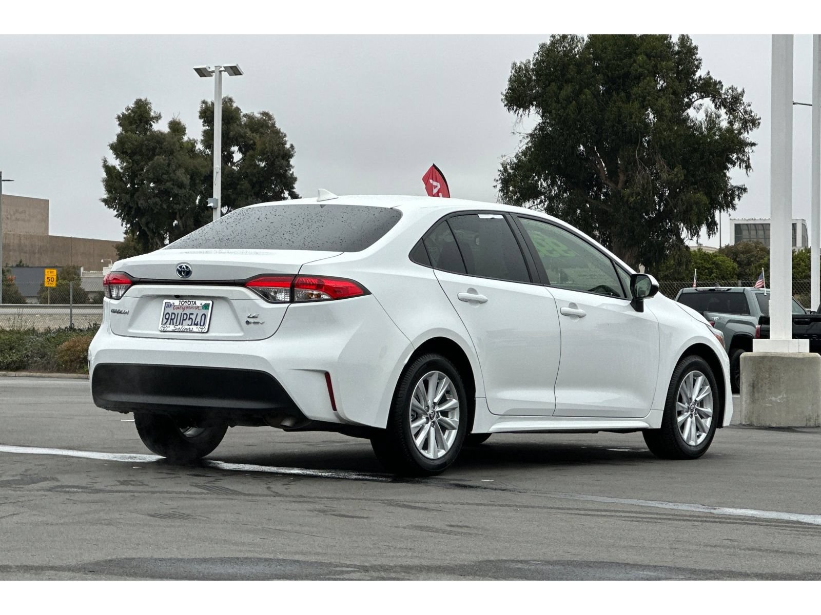 Used 2025 Toyota Corolla LE w/ LE Premium Package FWD image 4