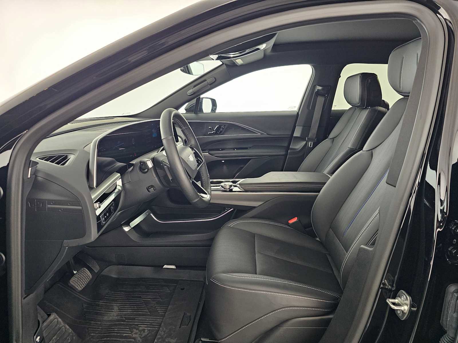 Used 2025 Cadillac Lyriq Luxury w/ LPO, Floor Liner Package image 19