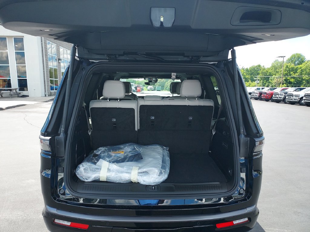 New 2026 Jeep Grand Wagoneer Limited AWD/4WD image 31