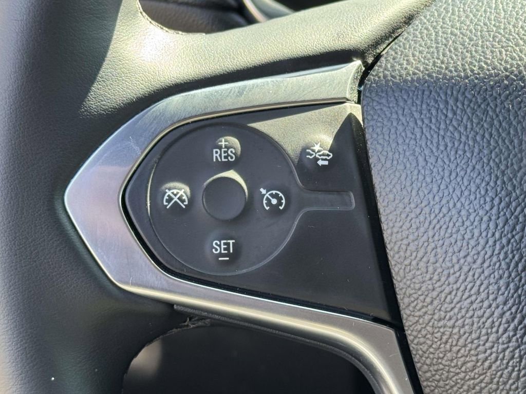 Used 2023 Chevrolet Traverse LT FWD image 17