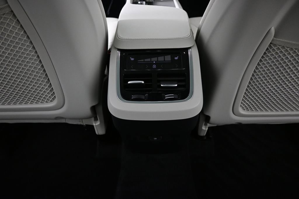 Used 2025 Volvo XC90 B5 Plus w/ Protection Package Premier AWD/4WD image 15