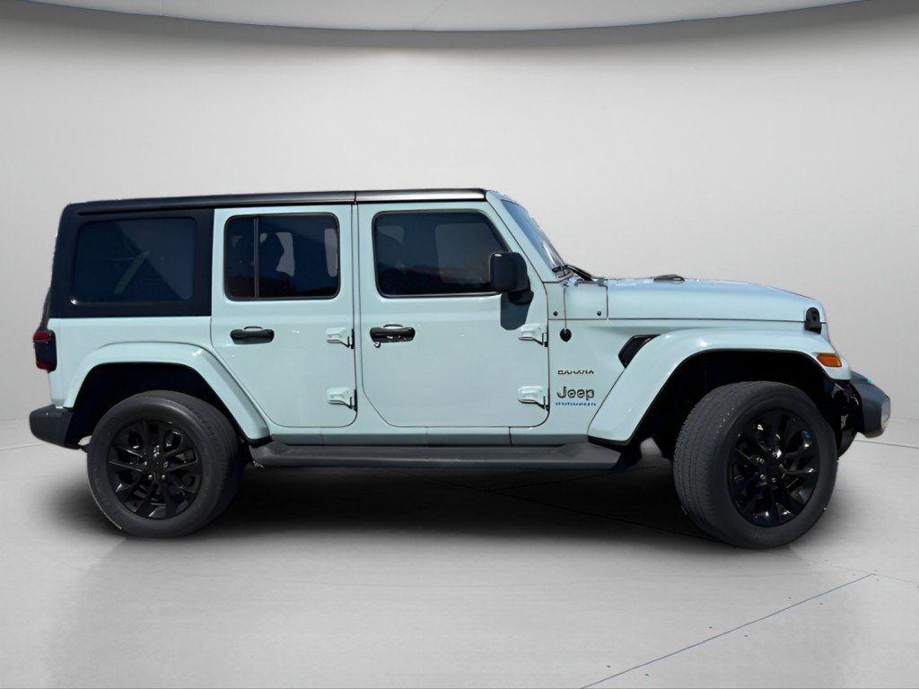 Used 2023 Jeep Wrangler Unlimited Sahara AWD/4WD image 3