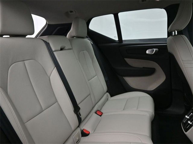 Used 2024 Volvo XC40 B5 Ultimate w/ Protection Package Premier image 33