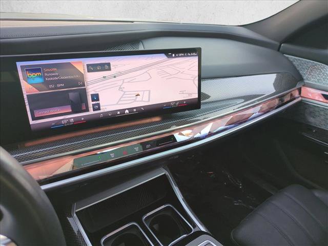 Used 2023 BMW i7 xDrive60 AWD/4WD image 15
