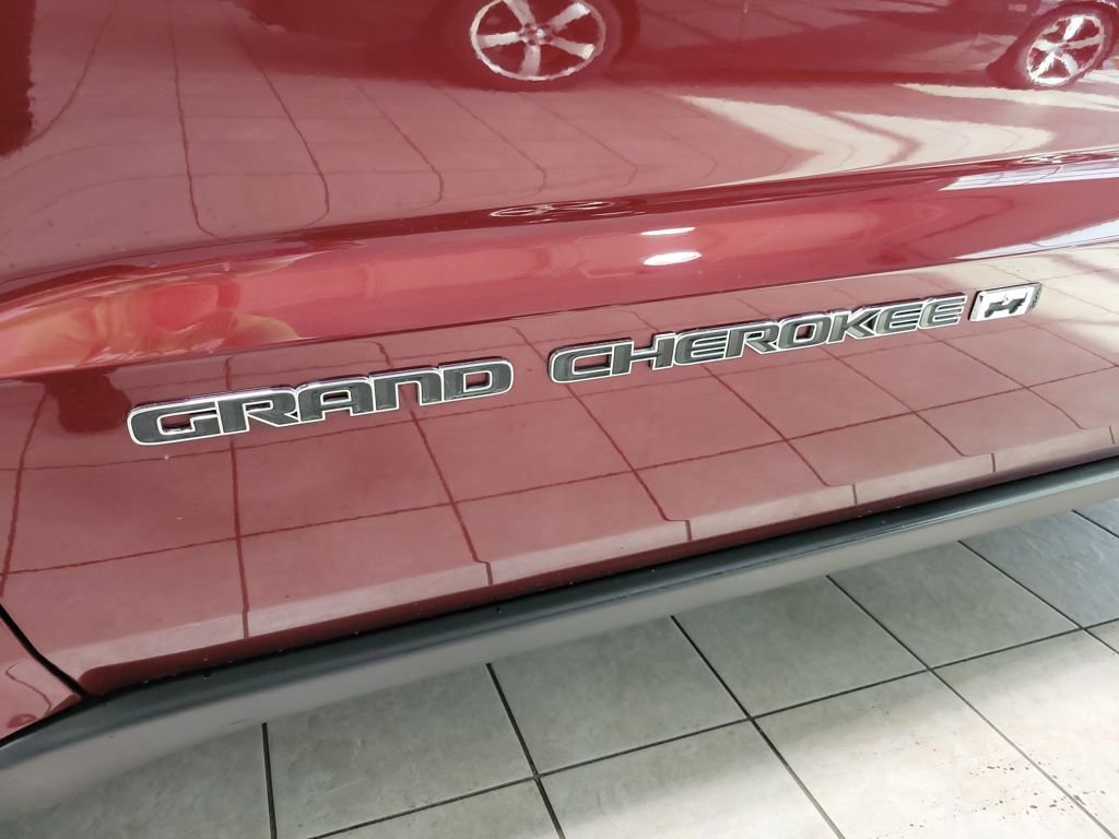 Used 2022 Jeep Grand Cherokee Limited image 50