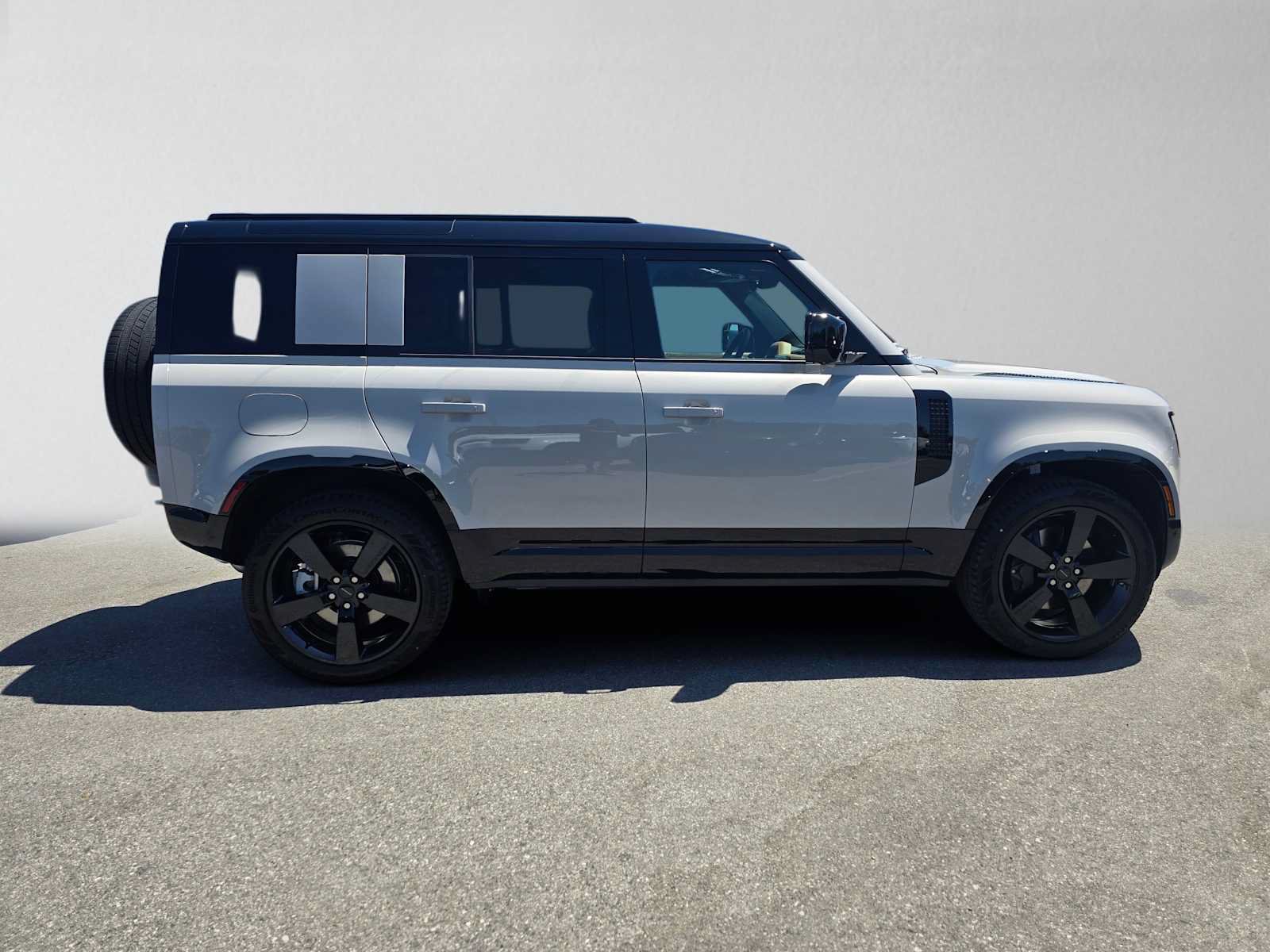 New 2026 Land Rover Defender 110 X-Dynamic SE AWD/4WD image 6