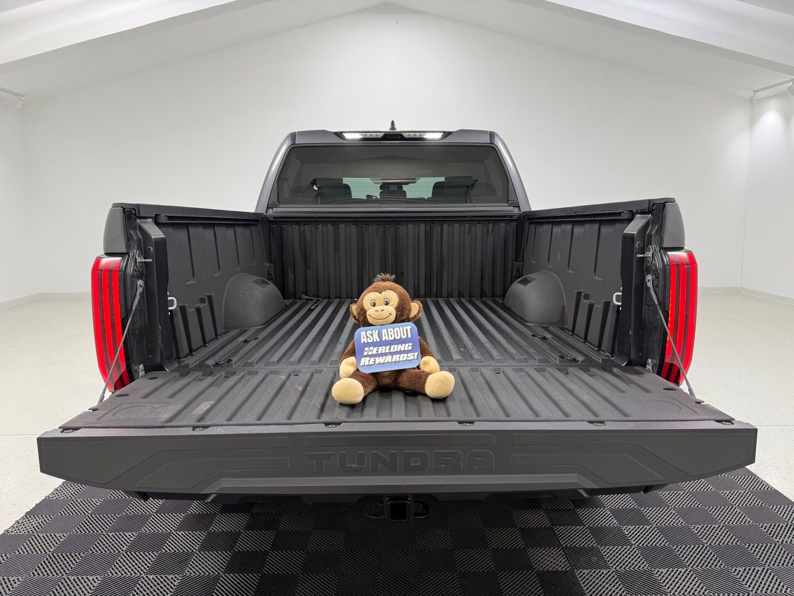 Used 2025 Toyota Tundra SR5 w/ SR5 Convenience Package image 9