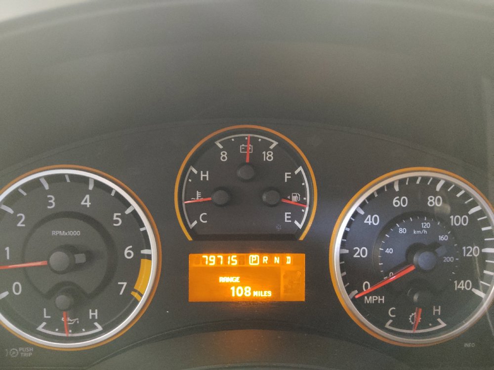 Used 2015 Nissan Titan SV w/ SV Value Truck Package RWD image 23