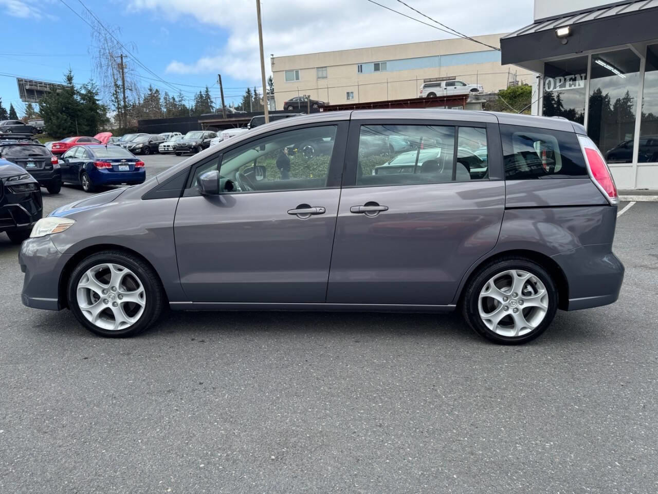 Used 2010 MAZDA MAZDA5 Sport image 2