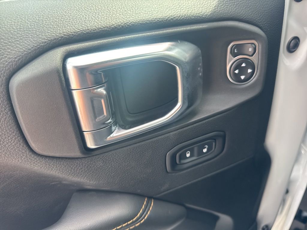 Used 2025 Jeep Wrangler Unlimited Sahara w/ Safety Group image 18