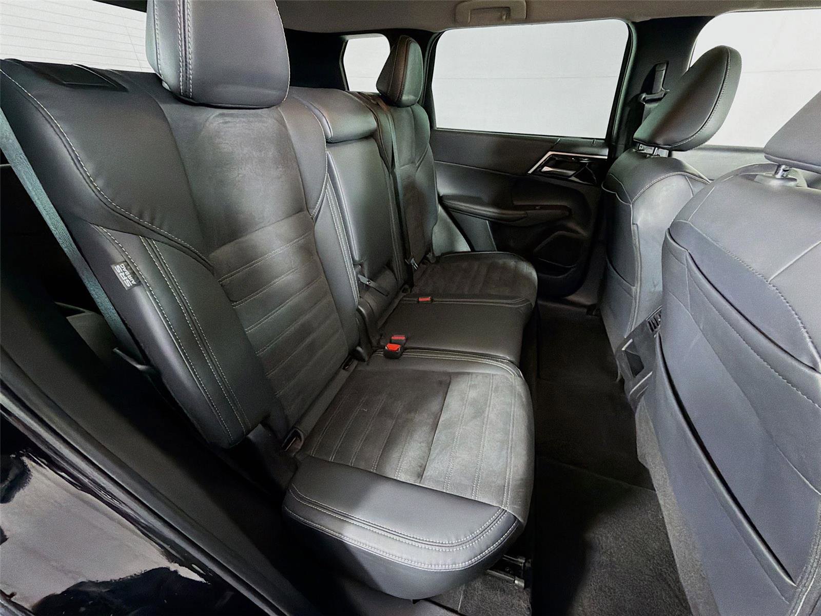 Used 2023 Mitsubishi Outlander SE image 28