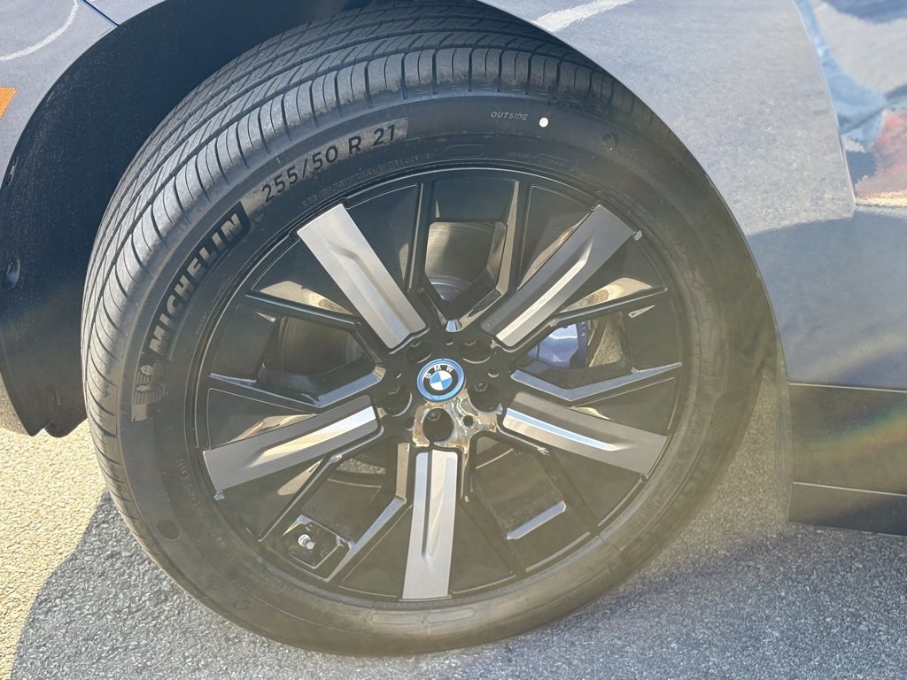 Used 2025 BMW iX xDrive50 w/ Sport Package image 7