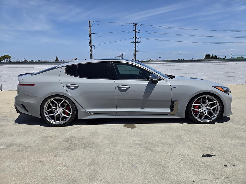 Used 2020 Kia Stinger GT1 RWD image 2