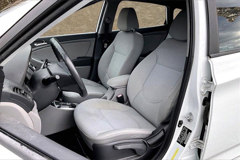 Used 2012 Hyundai Accent SE image 21