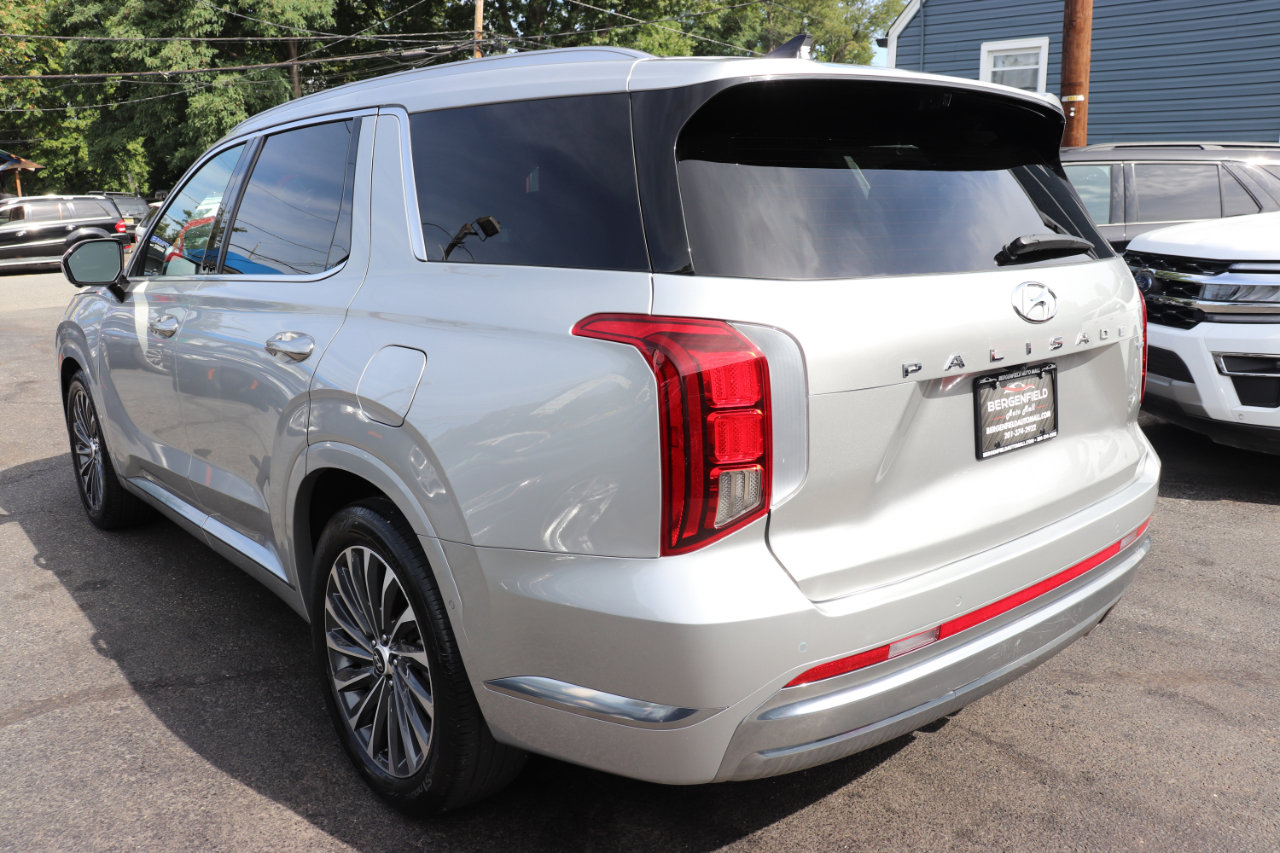 Used 2024 Hyundai Palisade Calligraphy image 3