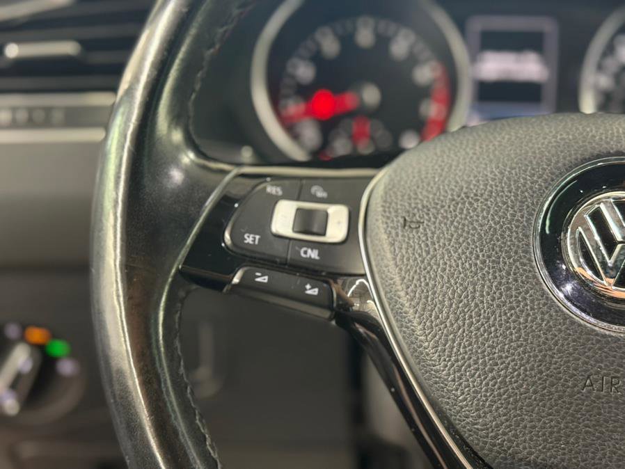 Used 2018 Volkswagen Tiguan SE w/ Panoramic Sunroof Package AWD/4WD image 24