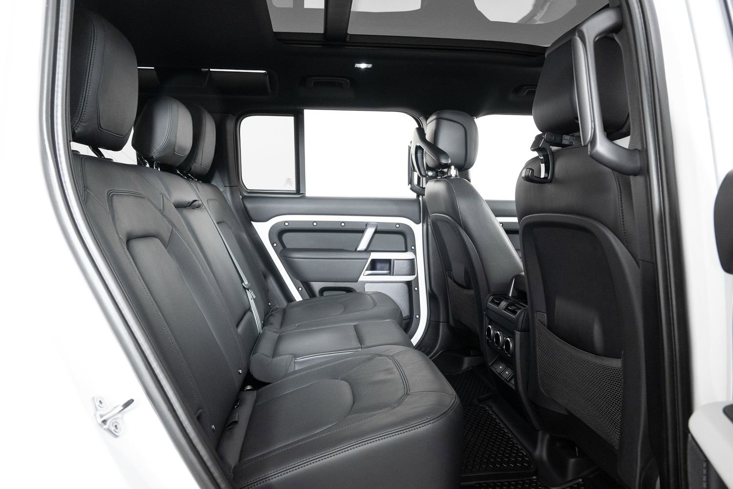 Used 2024 Land Rover Defender 110 SE image 22